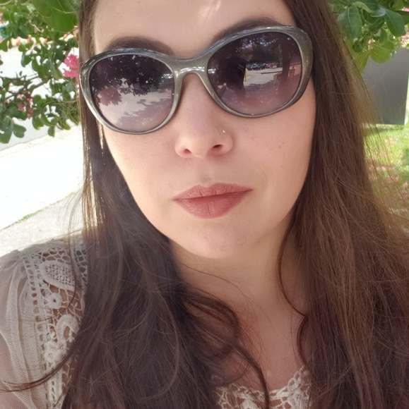 Meet your Posher, Chasity - Picture 2 of 3